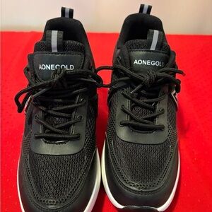 AONEGOLD Black Sneakers